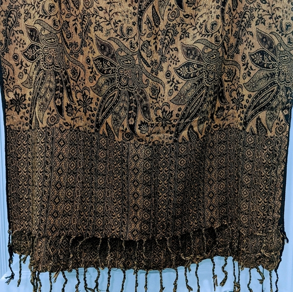 Pashmina/Silk Scarf with fringes - Golden/ Black - Picture 4 of 7